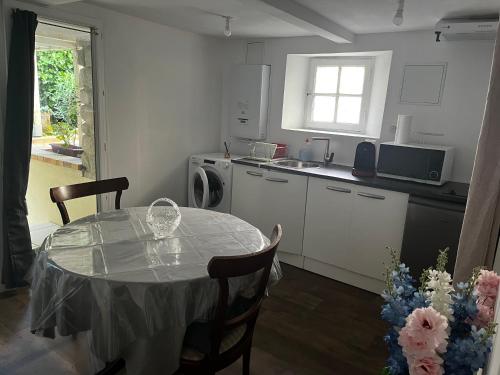 Logement aménagé au sous-sol avec coin jardin au centre d Arcachon