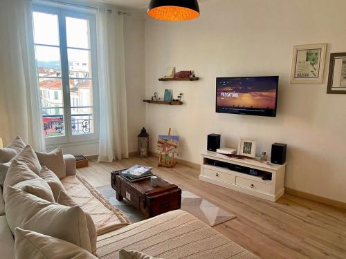 Palais Festivals 500 meters Marche Forvile Beach AC