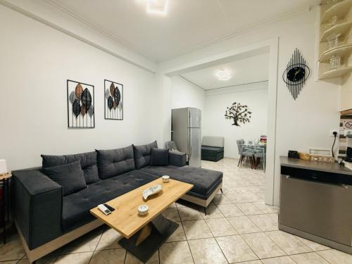 Johnnys cozy apartment in Kallithea