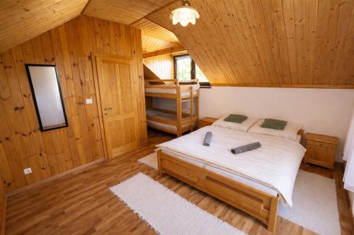 a bedroom with a bed in a wooden cabin at Slnečný dvor Bukovinka in Dravce