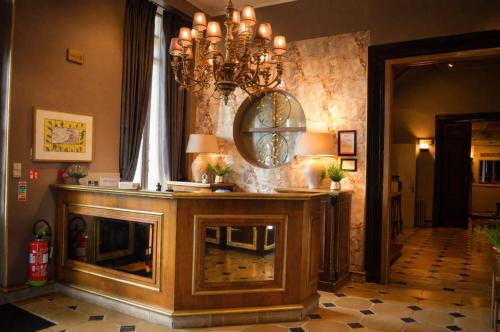 a living room with a table and a chandelier at Gravenhof in Beersel