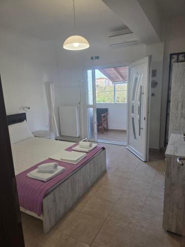 a bedroom with a bed with two towels on it at Anemoni apartment Asprovalta in Asprovalta