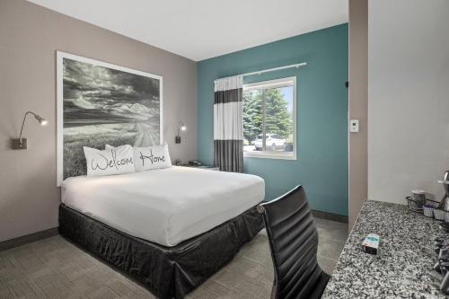 a large bed in a room with a window at Prairie Crest Medicine Hat by IHG in Medicine Hat