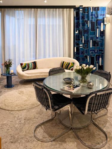 Glass & Charme - Central Suite photo 7