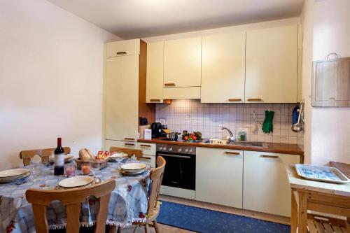 Casa Lara: Cosy Alpine Home Near Lugano + Garden (Sleeps 5) - Happy Rentals
