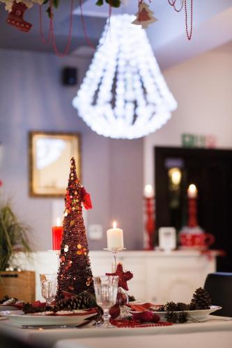 a christmas tree sitting on top of a table at Hotel Graffit in Świebodzin