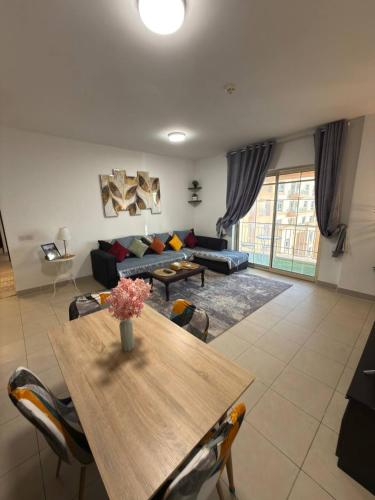 a living room with a table and a couch at شاطئ المرجان in King Abdullah Economic City