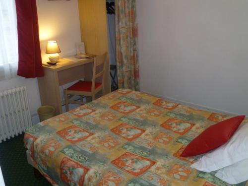 Katil atau katil-katil dalam bilik di Hôtel Beauséjour