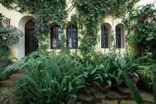 Taman di luar Aux 3 Portes