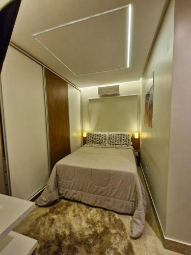 a small bedroom with a bed in a room at Apartamento Confortável in Ananindeua