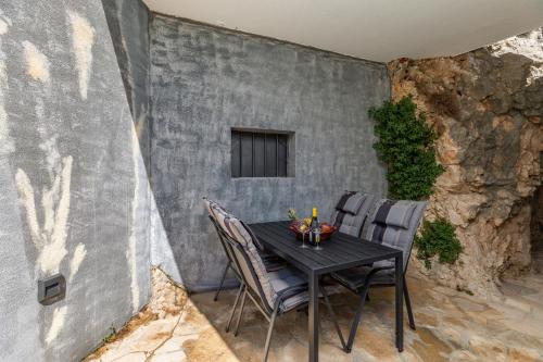 Holiday home with hot tub Makarska - 25243