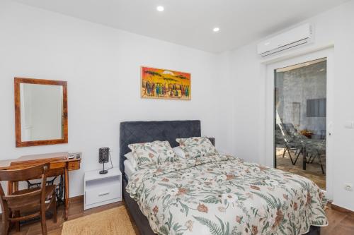Holiday home with hot tub Makarska - 25243