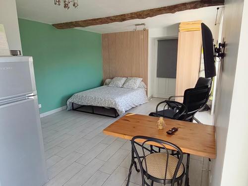 Llit o llits en una habitació de Studio Les Restanques