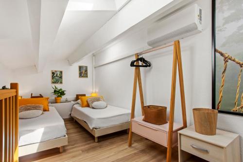 a room with two beds in a room at Moréa - residence avec piscine in Fréjus