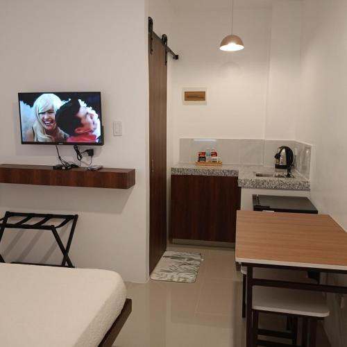 Gallery image of SeaKoast Breeze Apartelle in Bangcusay