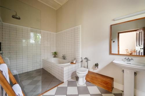 a bathroom with a tub and a toilet and a sink at Nine Skies By Teardrop Hotels in Ella