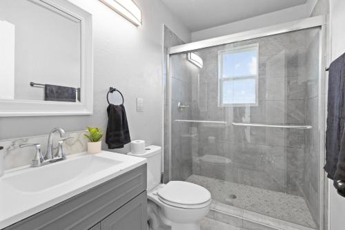 a bathroom with a shower and a toilet and a sink at YeeHaw BnB in Amarillo