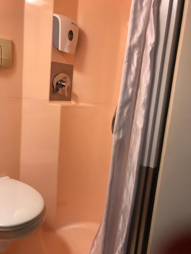 Bagno di Premiere Classe Marseille La Valentine