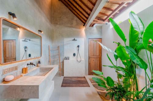 a bathroom with a large sink and a shower at Palm Paradise in Nusa Lembongan