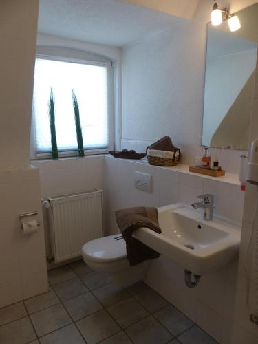 Un baño de Hotel am Ludwigsplatz