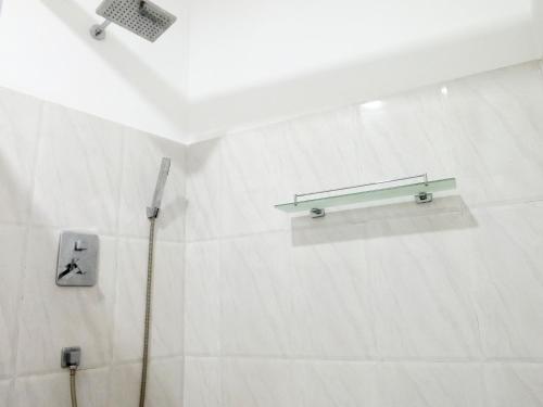 Bilik mandi di Hotel "Diana"