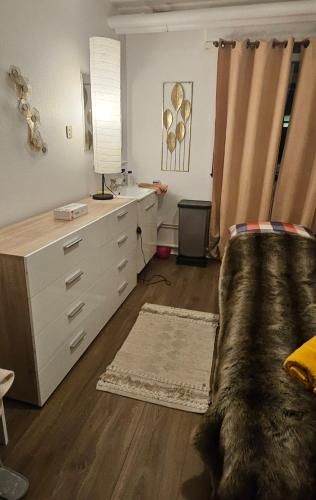 Studio Colmar breakfast shared bathroom