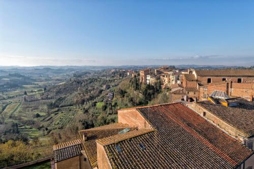 a view of a city from the top of a building at Hotel Miravalle in San Miniato