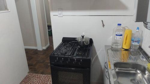 a small kitchen with a stove and a sink at Edén in La Falda