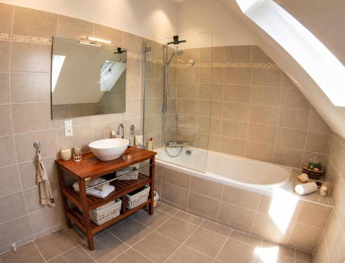 a bathroom with a sink and a bath tub at La Closeraie in Noyers-sur-Cher