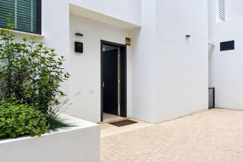 Luxury 4-Bedroom House Rental in Benalmádena with Private Pool