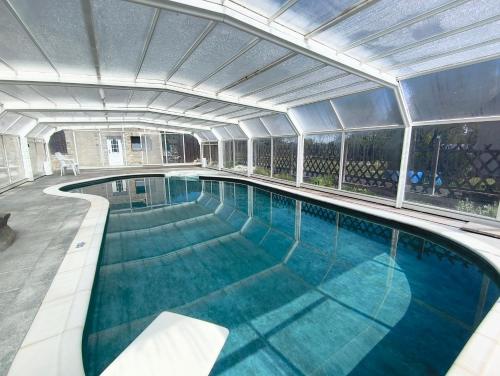 Cottage with large pool Au Jardin Du Levant