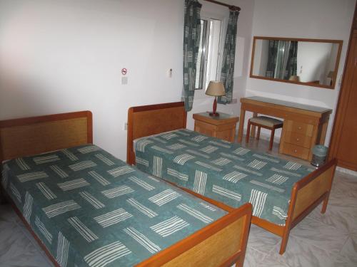Postel nebo postele na pokoji v ubytování Chriseleni Latchi Villas