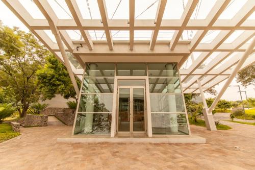 an entrance to a glass building with a ceiling at Kawilal Hotel in Amatitlán