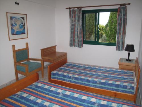 Postel nebo postele na pokoji v ubytování Chriseleni Latchi Villas
