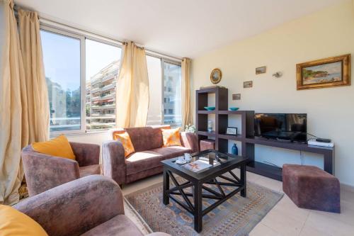 Bright 2-Bedroom Apartment Close to La Croisette & City Centre