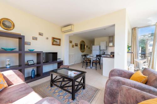 Bright 2-Bedroom Apartment Close to La Croisette & City Centre