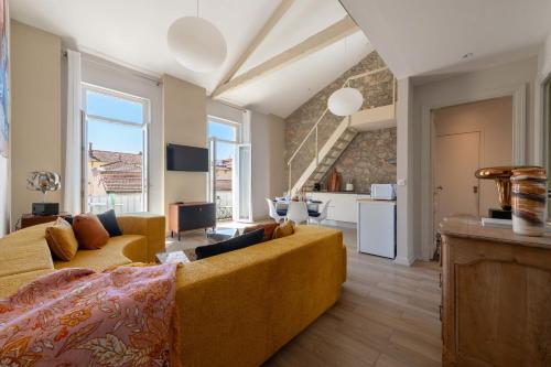 Atypical - 3Br Apartment with Mezzanine City Centre