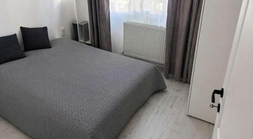 a bedroom with a bed and a large window at Casa Lucy in Alexandria