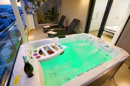 Athens Skyline Penthouse Jacuzzi Acropolis View