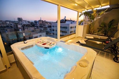 Athens Skyline Penthouse Jacuzzi Acropolis View