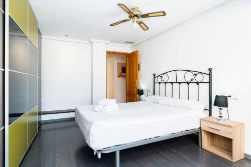 a bedroom with a bed and a ceiling fan at Maravillas in La Mata