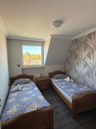 two beds in a small room with a window at Apartment in Otterberg in Otterberg