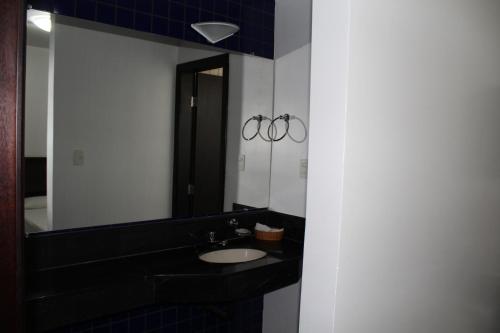 Hotel Dom Henriqueにあるバスルーム