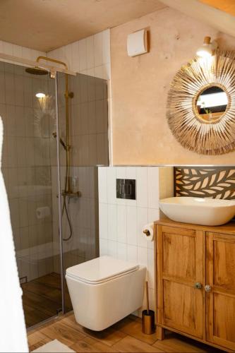 a bathroom with a toilet and a sink and a mirror at Boho Shale in Yablunytsya