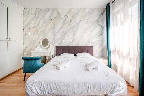 Chic Parisian Studio steps from Champs Elysees