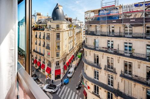 Chic Parisian Studio steps from Champs Elysees