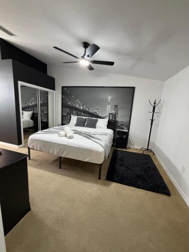 a bedroom with a bed and a ceiling fan at Cozy Disney Stay in Kissimmee