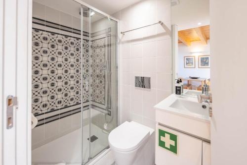 Oporto Tiles Mezzanine by Hopstays