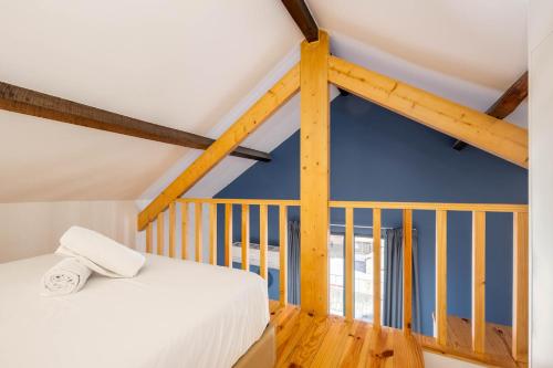Oporto Tiles Mezzanine by Hopstays