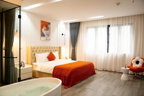 a bedroom with a bed and a bath tub in it at HC Homestay Ocean Park 23 in Cửu Cảo